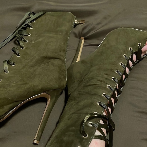Suede Green ties up heels 👠 - Picture 4 of 6